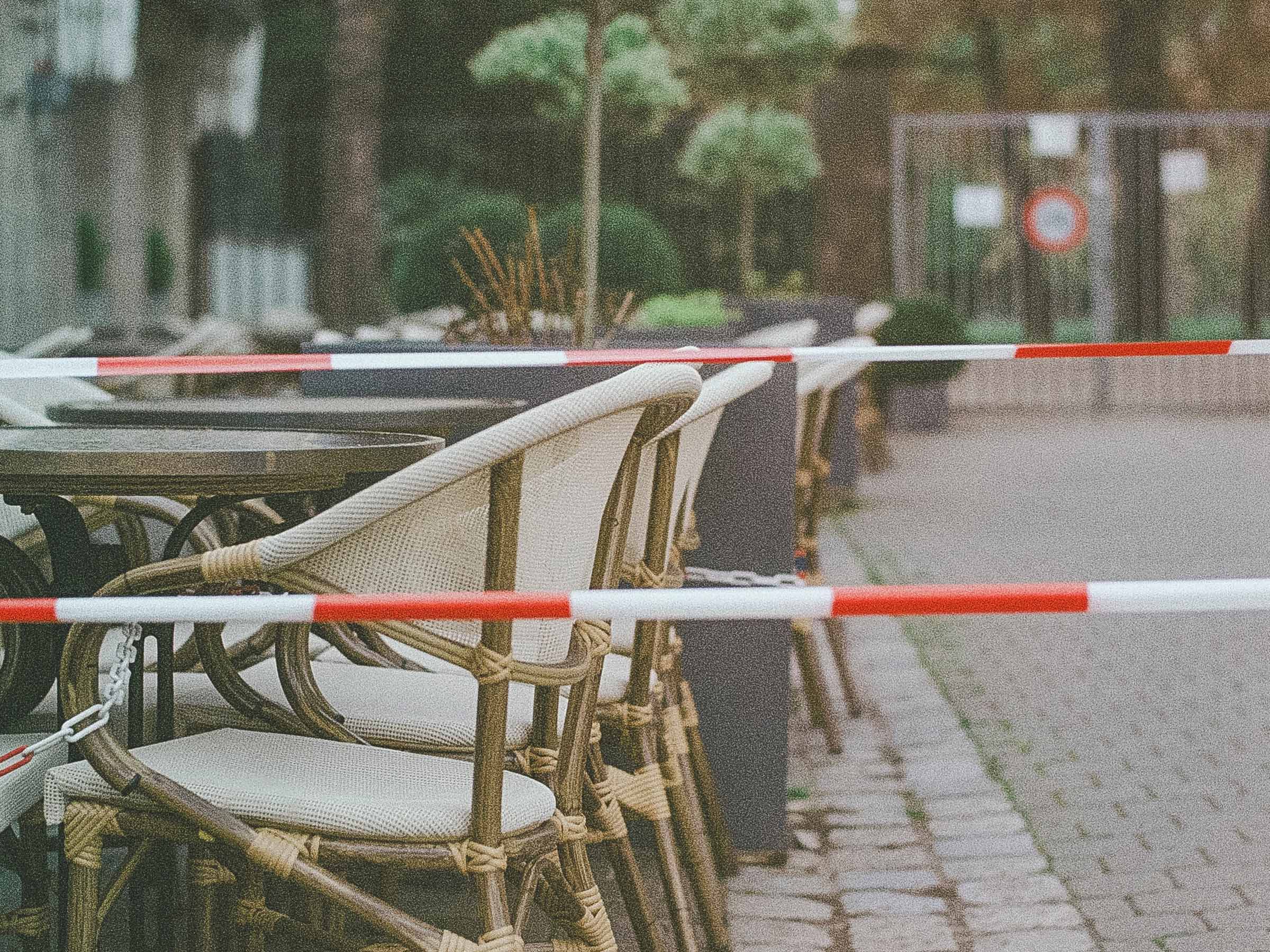Abgesperrter Aussenbereich eines Restaurants in Zürich (Bild: Pixabay)