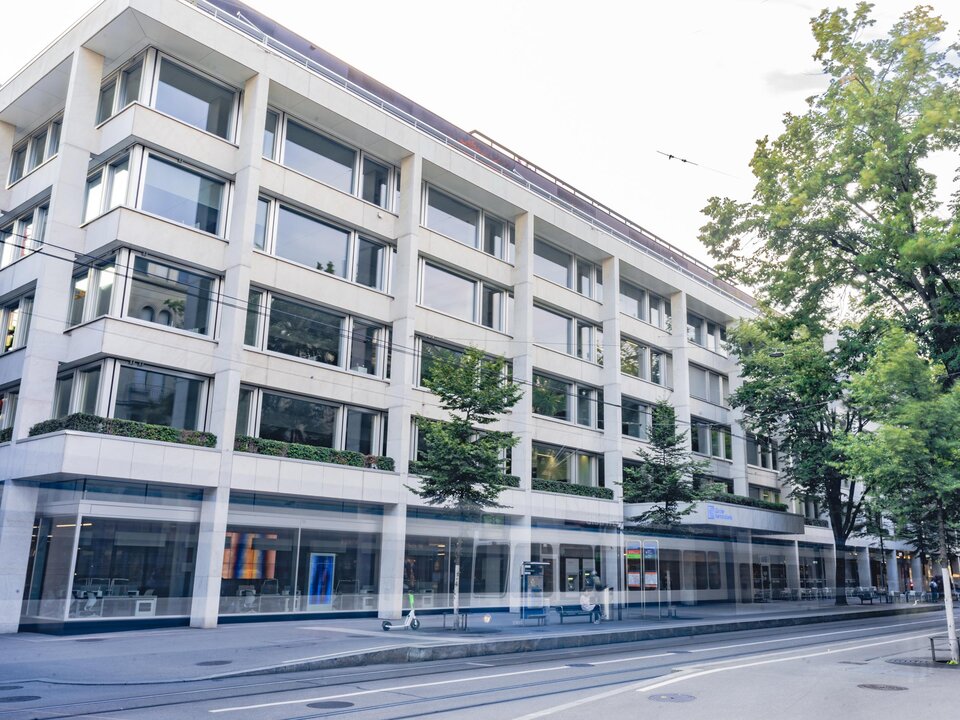 Moderne Fassade: Der renovierte Hauptsitz im August 2021.