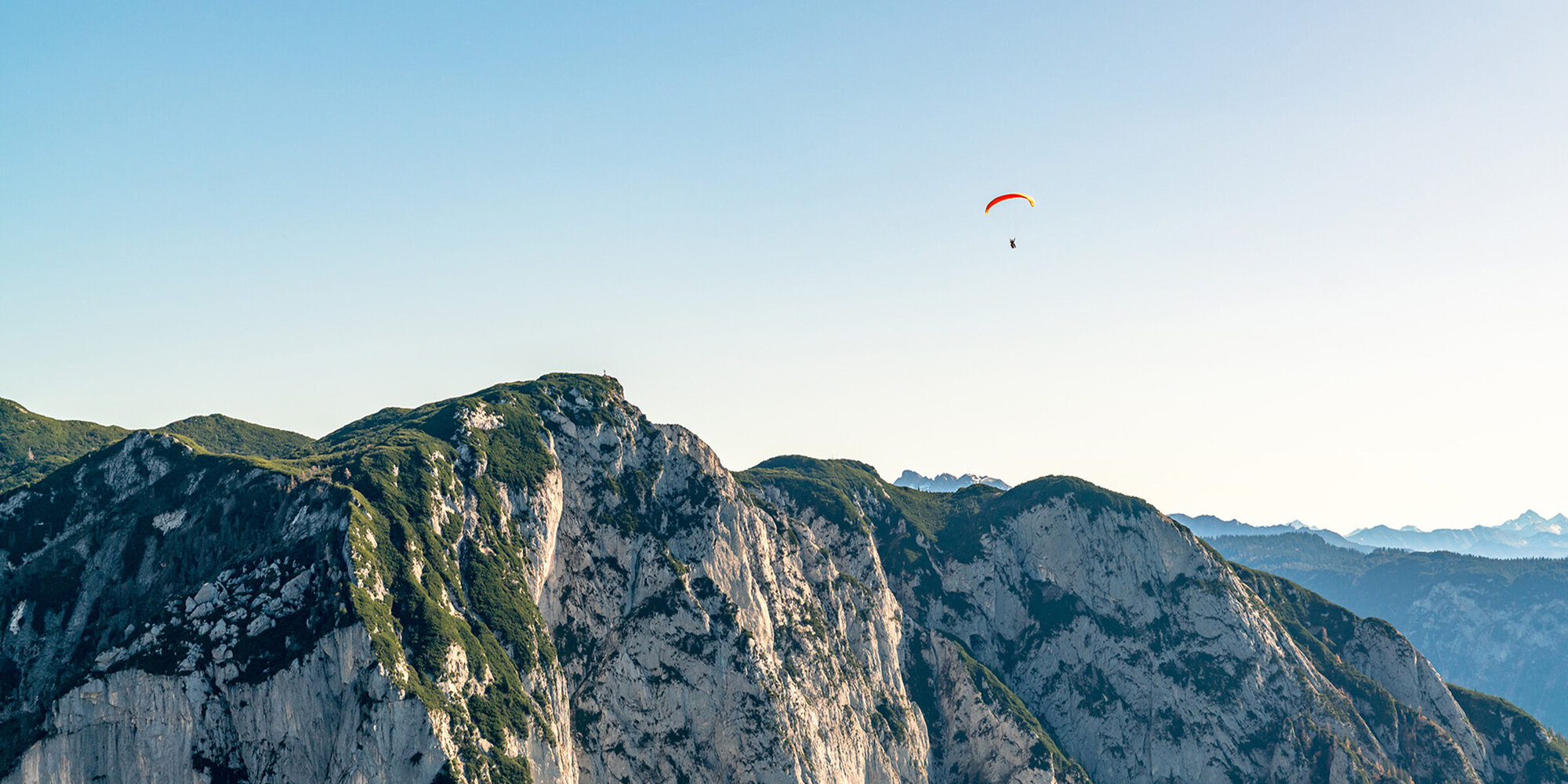 Paraglider in den Bergen