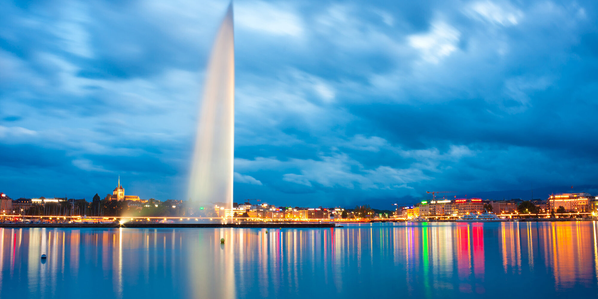 Lake geneva Jet D'eau and cloud flowing