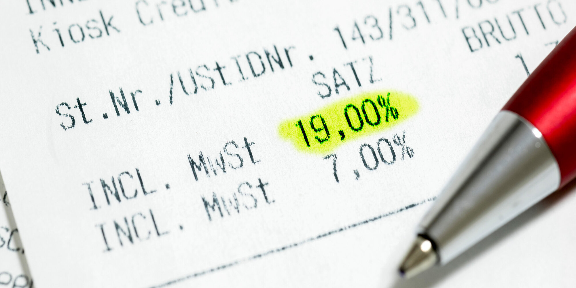 Kassenzettel mit Zahlen der Mehrwertsteuer