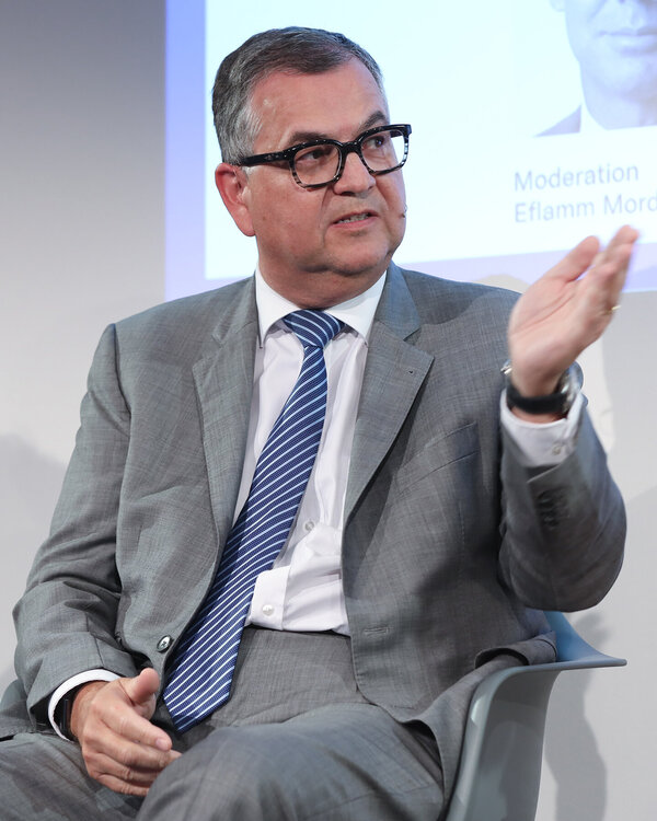 Christoph Schenk an der Podiumsdiskussion NZZ Live (Bild: Screenshot)