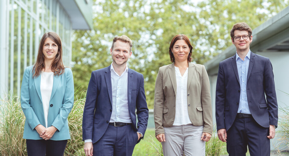 Das Team Immobilienmodelle der Zürcher Kantonalbank: Julia Lareida, Benedikt Lennartz, Andrea Horehájová und Gerd Gisler (v.l.n.r.).