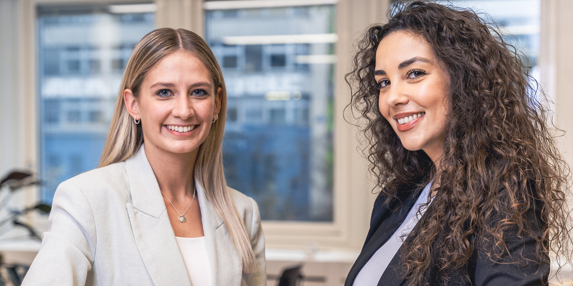 Ricarda Morf und Carmen Manso, Spezialistinnen Nachwuchs Zürcher Kantonalbank (Bild: Flavio Pinton)