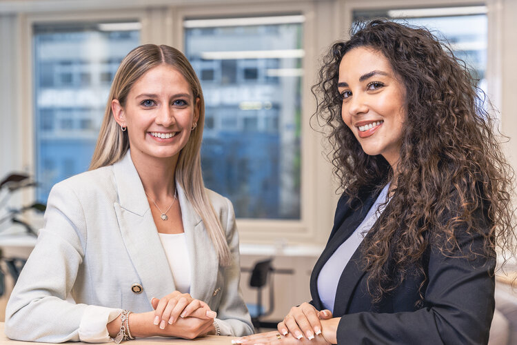 Ricarda Morf und Carmen Manso, Spezialistinnen Nachwuchs Zürcher Kantonalbank (Bild: Flavio Pinton)