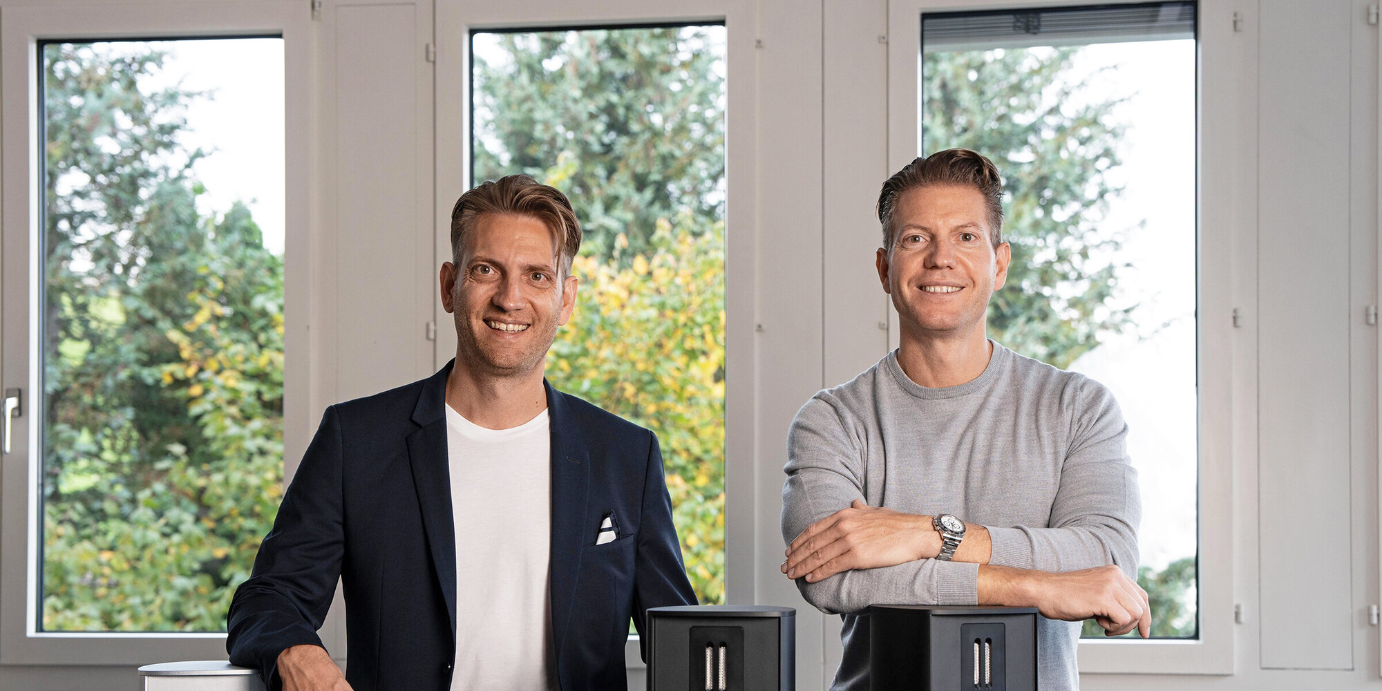Alexander Greiner (links) leitet zusammen mit seinem Bruder Manuel Greiner seit 2018 die Piega SA.