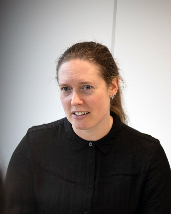 Hanna Brahme, Mitarbeiterin des ETH AI Center und Kuratorin am AI House