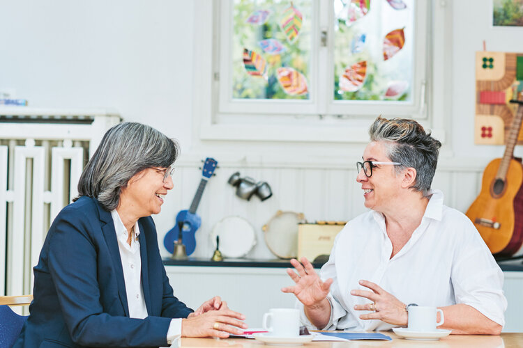 Katja Bartholet und Silvia Wehrli haben zusammen die berufliche Vorsorge des Pflegezentrums Gorwiden optimiert und sensibilisieren die Mitarbeitenden für die private Vorsorge. Foto: Selina Meier