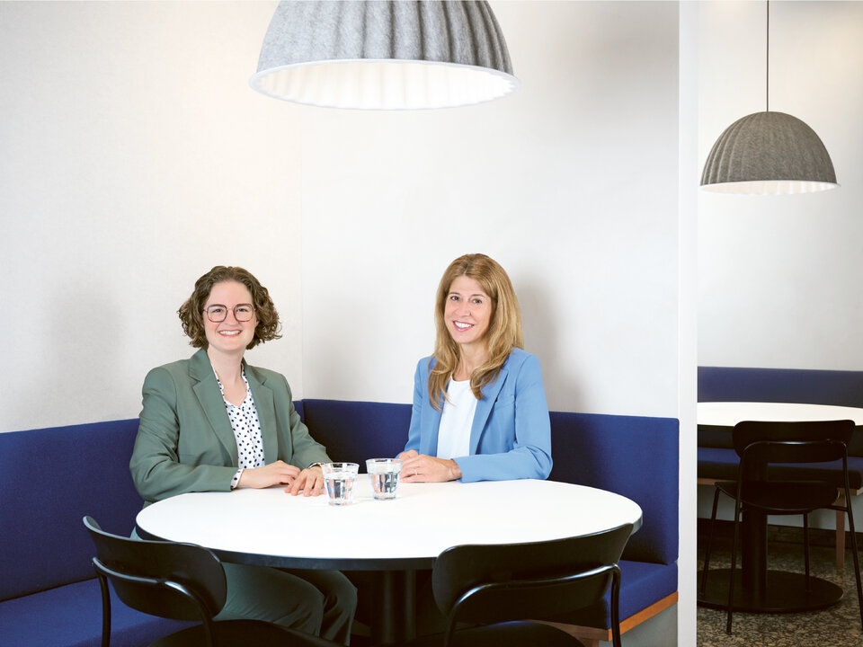 Laetitia Wieser (links) und Iris Winzeler, Finanzplanerinnen ZKB