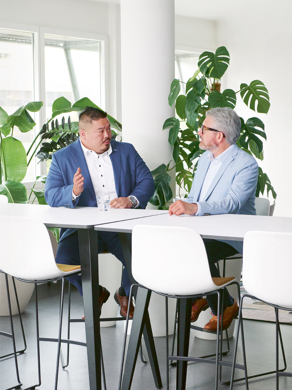 Yao Han Ang, ZKB, und Tim Ashworth, ZKB (rechts)