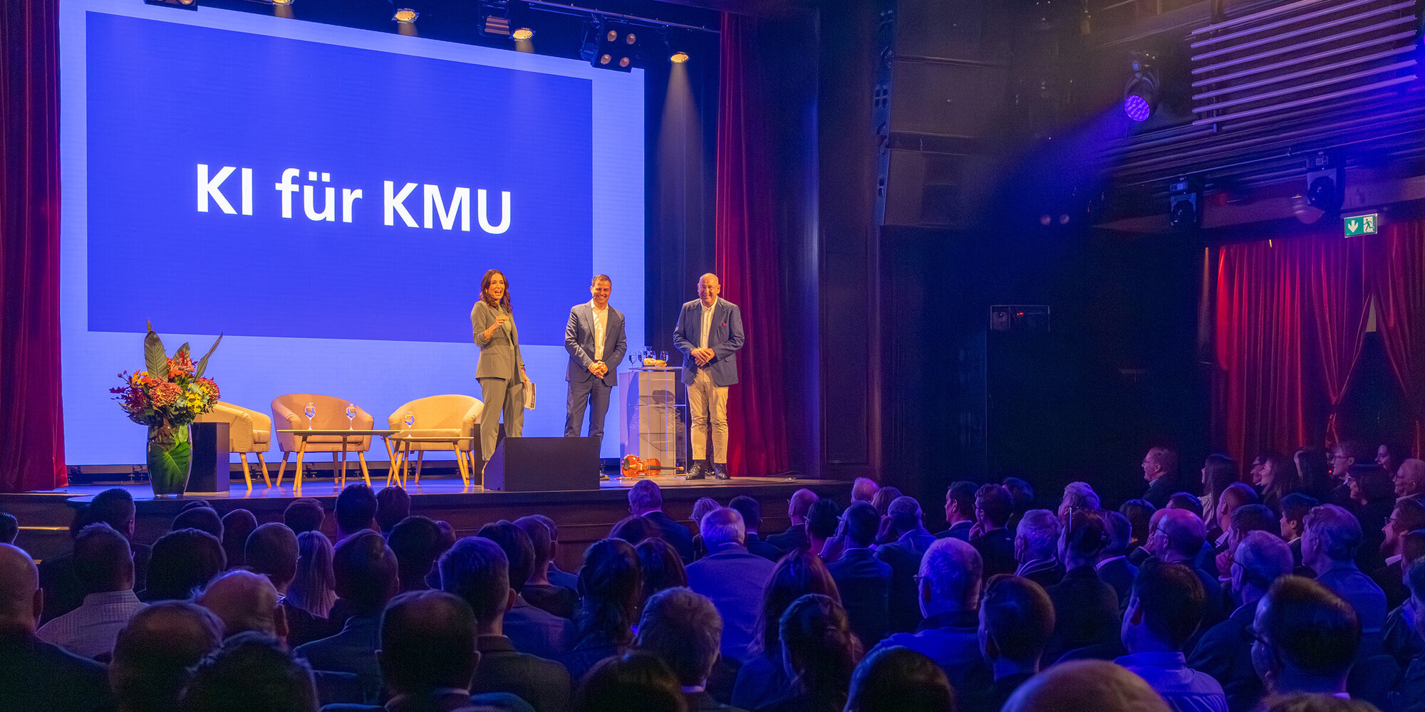 Bigna Silberschmidt, Patrick Sulser, Christof Domeisen auf der Bühne im Kaufleuten.