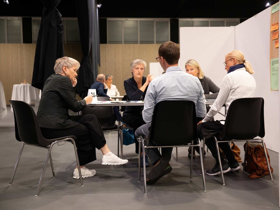 Regierungspräsidentin Jacqueline Fehr im Workshop mit Gemeindevertreterinnen und –vertretern