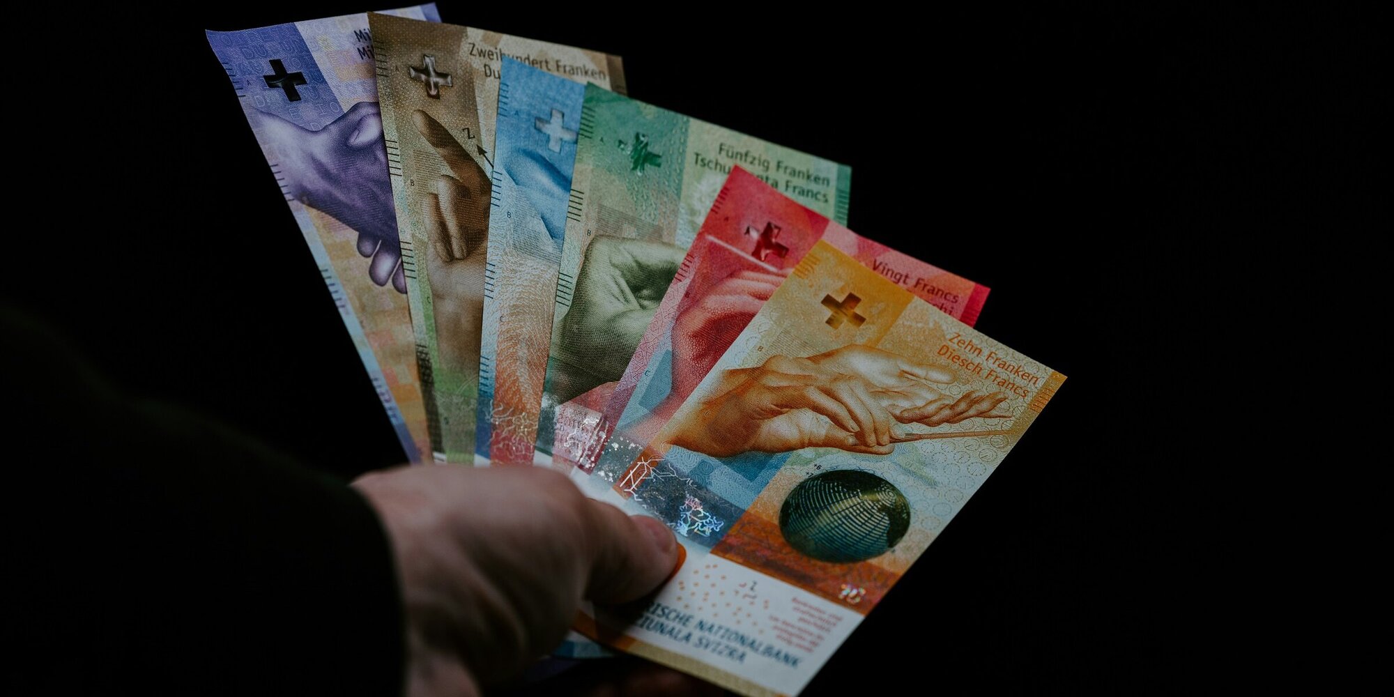 Verschiedene Banknoten in Schweizer Franken