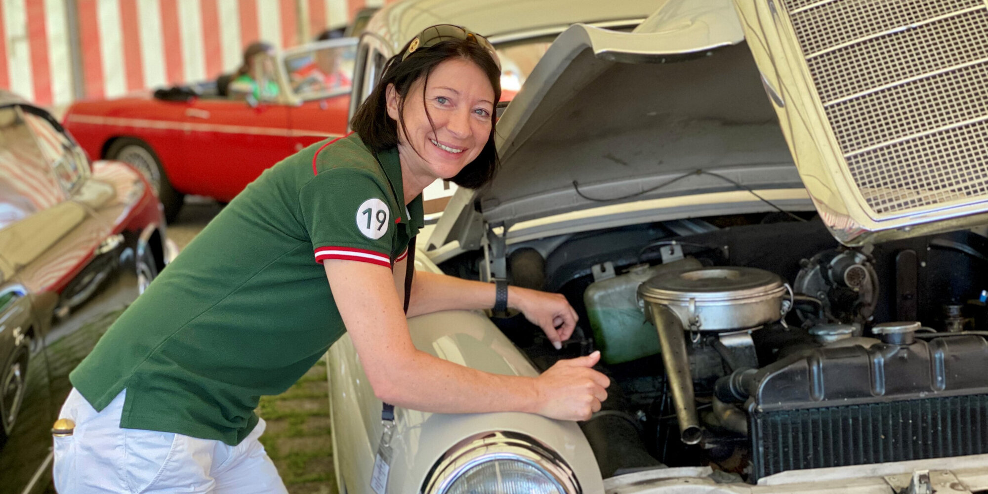 Alona Müller, Filialleiterin der Zürcher Kantonalbank in Stäfa und Hombrechtikon, fährt Oldtimerrallyes