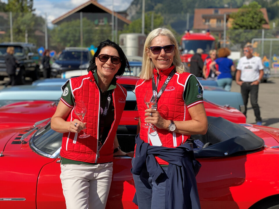 Alona Müller, Filialleiterin der Zürcher Kantonalbank in Stäfa und Hombrechtikon, fährt Oldtimerrallyes