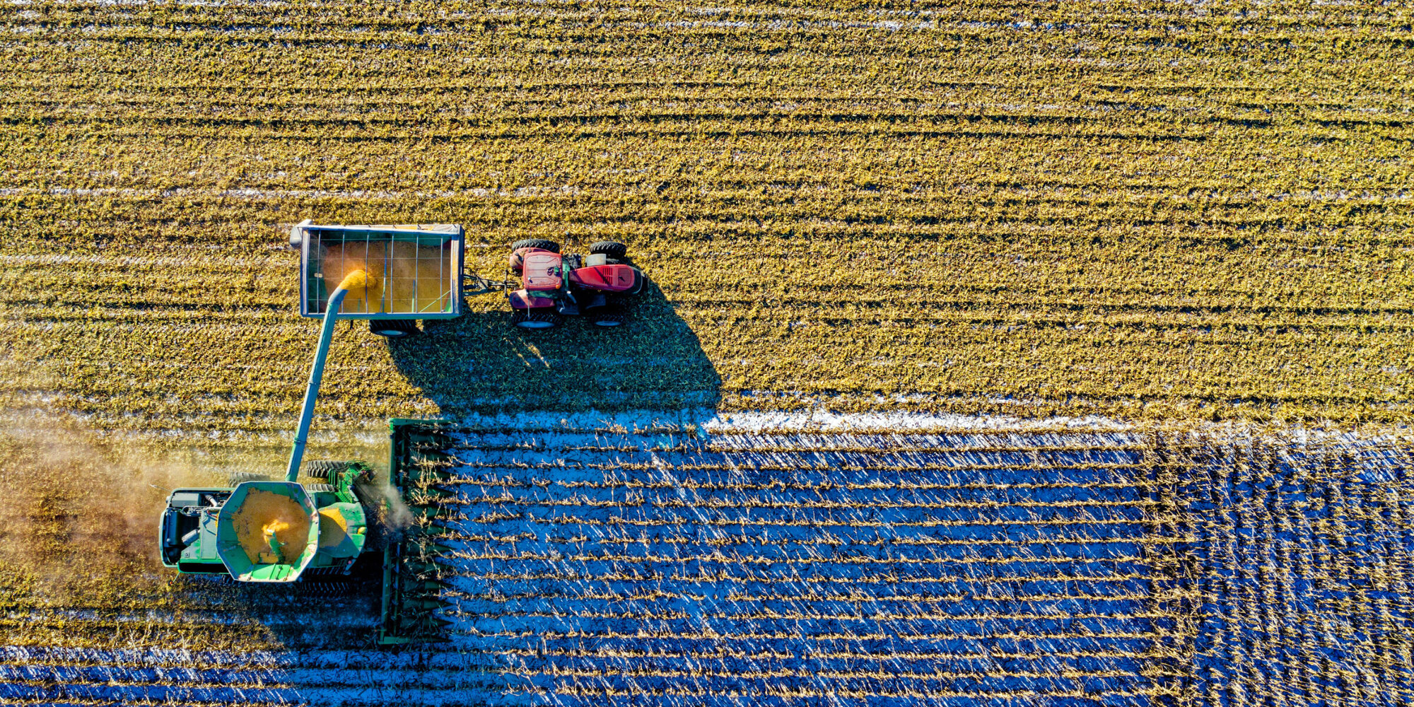 Landwirtschaftliche Maschinen auf einem Feld