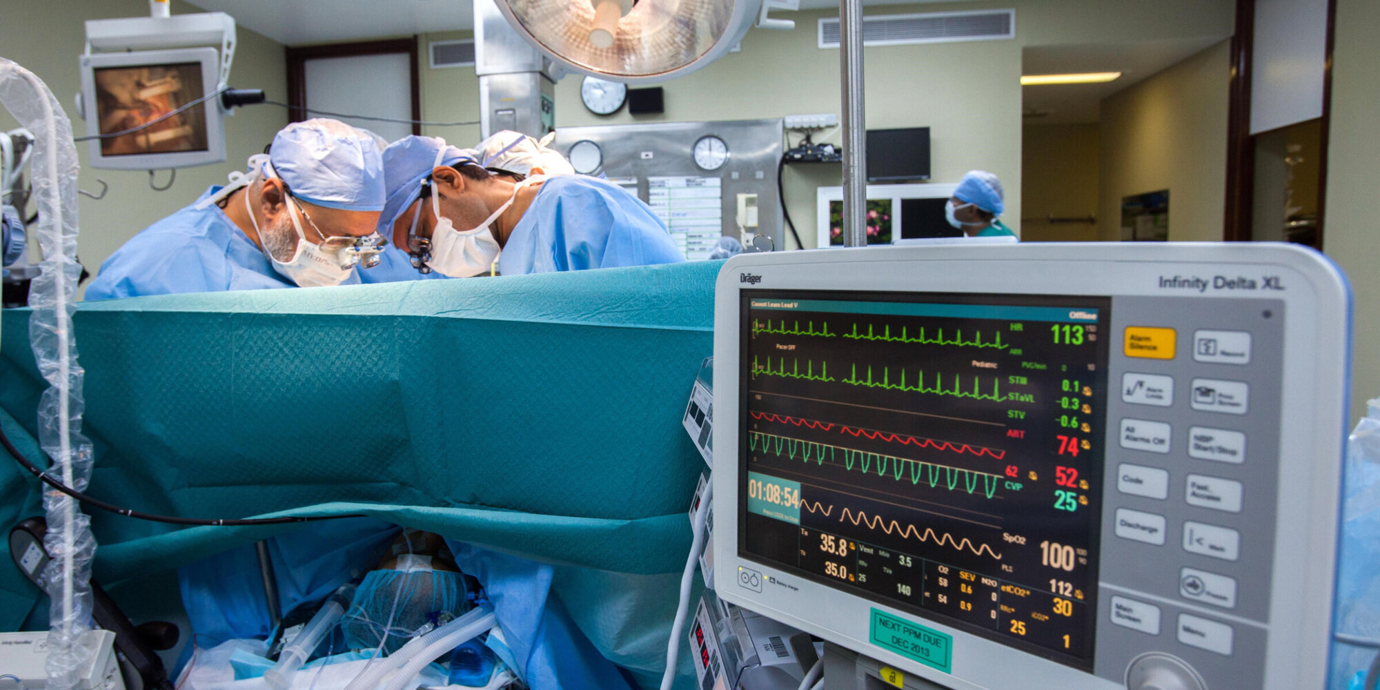 Symbolbild Spital: Ärzte im Operationssaal