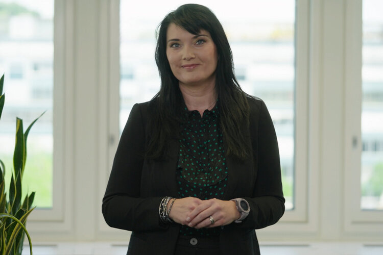 «Das regulatorische Umfeld hat sich in den vergangenen Jahren stark verändert. Anlegerschutz ist hier ein wichtiges Thema», Nicole Assaf, Leiterin Risikoüberwachung im Anlagegeschäft.
