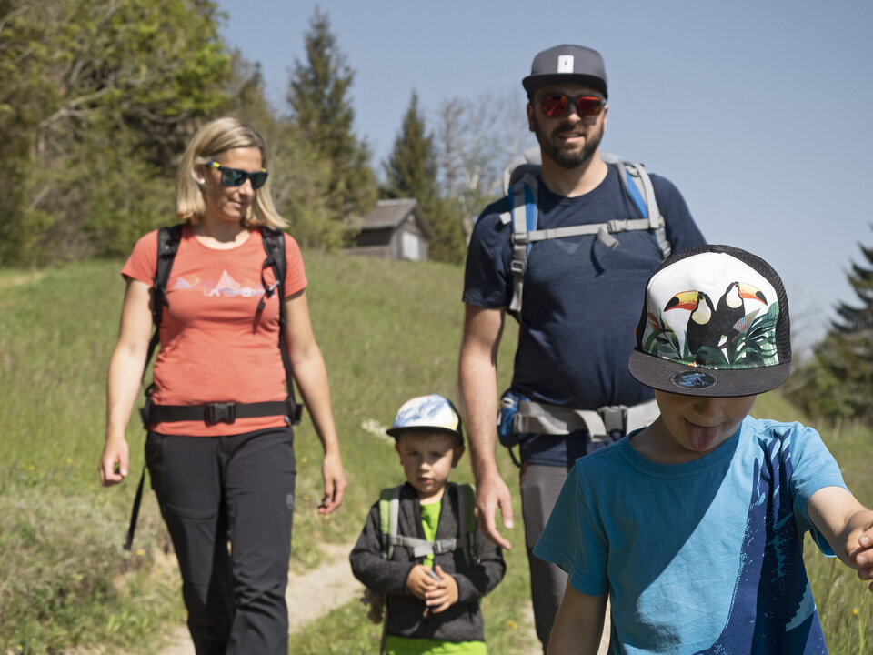 Familie am Wandern