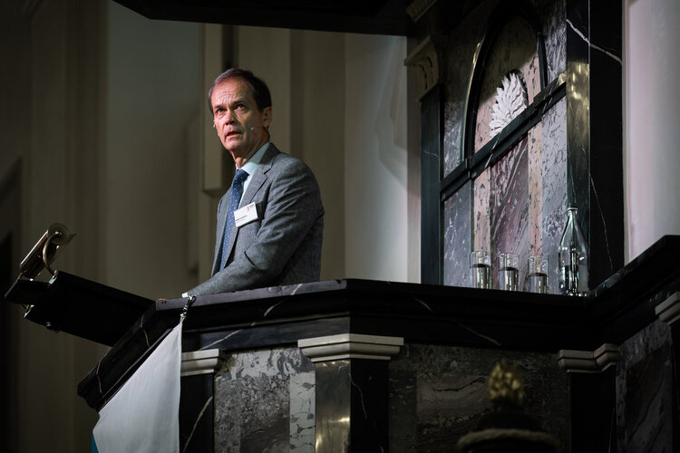 Martin Scholl in der reformierten Kirche Uster: «Wir brauchen die Tatkraft und den Mut für einen neuen Generationenvertrag, der die Lasten nicht einseitig in die Zukunft abschiebt.»