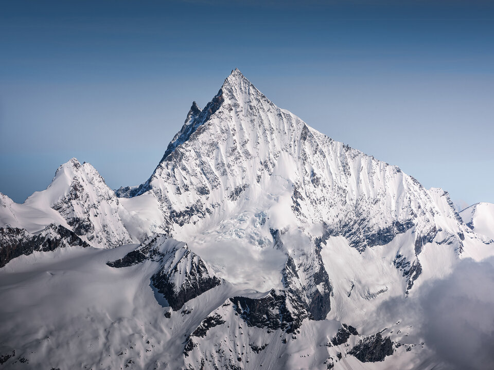 Das Bild zeigt eine Luftaufnahme des Matterhornmassivs, sinnbildlich für Stabilität und Robustheit. 