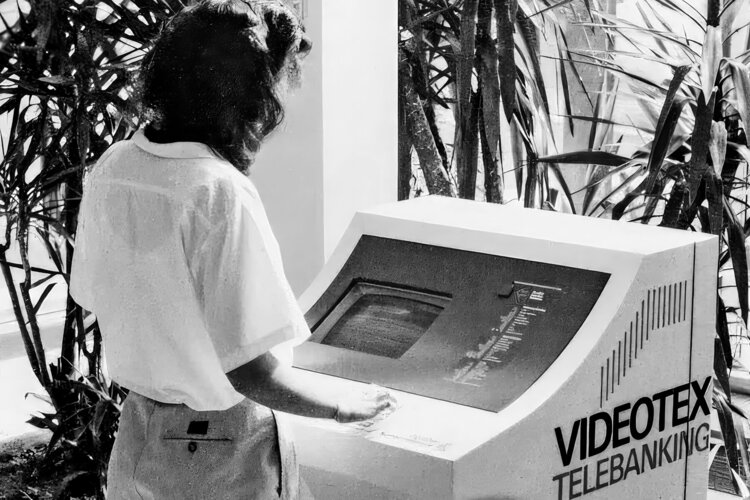 Videotex-Terminal der Zürcher Kantonalbank aus dem Jahr 1989