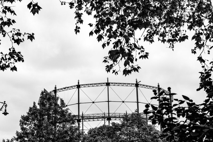 Gasometer Schlieren auf einer Fotografie von Alberto Venzago