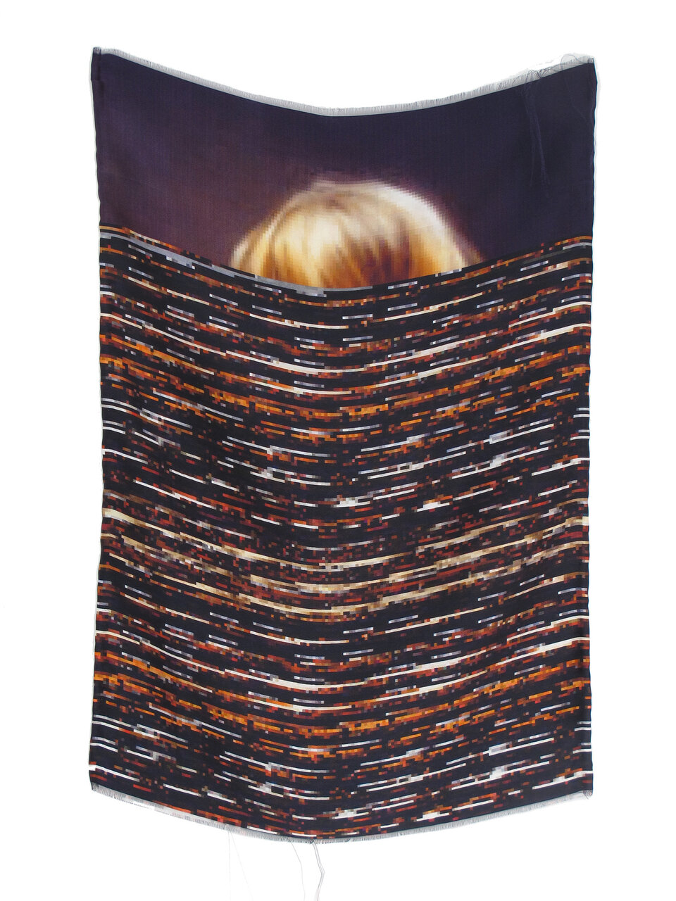 Foto des Werks Betty (Corrupted Silk Portrait Series) von Fabienne Hess aus dem Jahr 2013. 